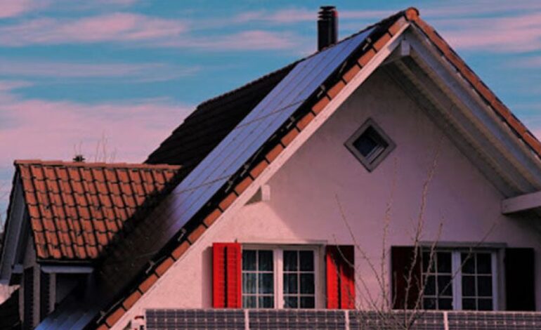 What Is the Best Solar Panel Direction for Maximum Energy?