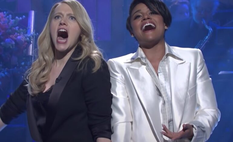 Ariana DeBose Can Barely Keep It Together While Kate McKinnon Was Singing “ West Side Story ” Songs on “ SNL”